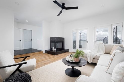 4393 Date Ave, La Mesa CA  91941-6412 exterior