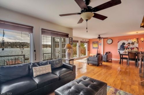 16 Maple Pkwy, Sparta NJ  07871-2011 exterior