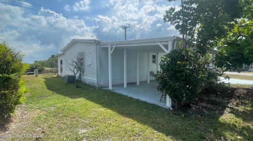 927 Laurel Cir, Sebastian, FL 32976-7298