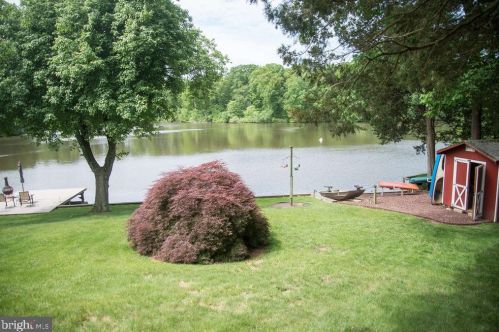 61 Lakeview Dr, Pilesgrove NJ 08098-2081 exterior