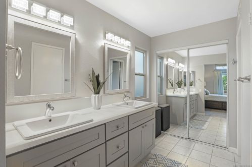 2876 Andover Ave, Carlsbad CA  92010-7004 exterior