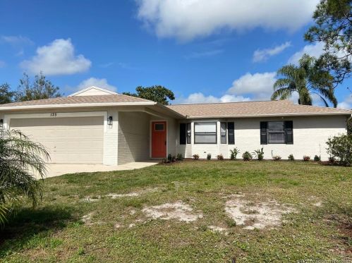 125 Duval Ave, Fort Pierce, FL 34983-2513
