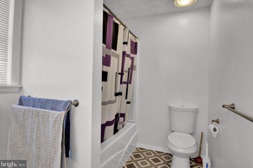 11 Thrush Dr, Carlisle PA  17015-7653 exterior