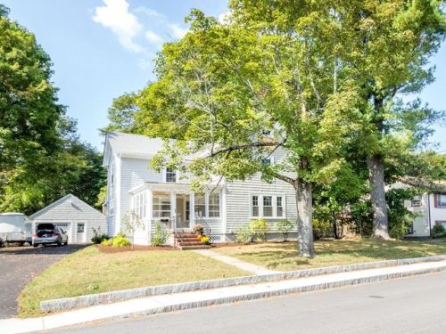 18 Green St, Medfield, MA 02052-2003