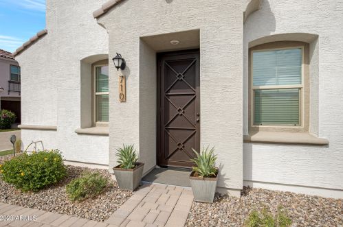 710 Bay Dr, Gilbert, AZ 85233-7002