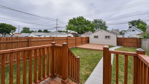 922 75th St, Milwaukee WI 53214-3016 exterior