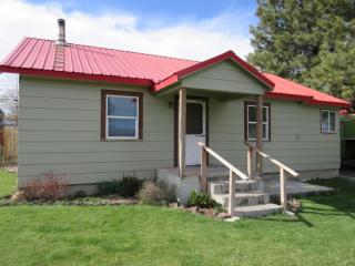 312 Roanoke Ave, Hines, OR 97738-2577