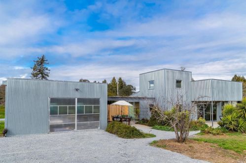 1055 Bloomfield Rd, Sebastopol, CA 95472-5537