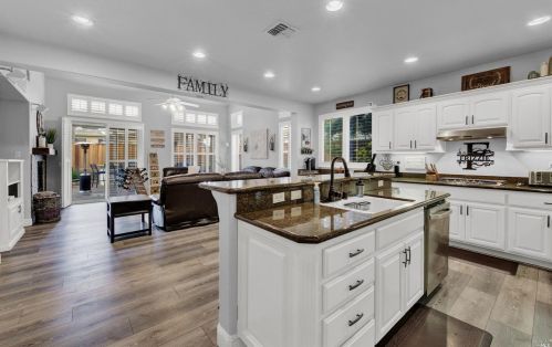 585 Topeka Ln, Vacaville CA 95687-4353 exterior