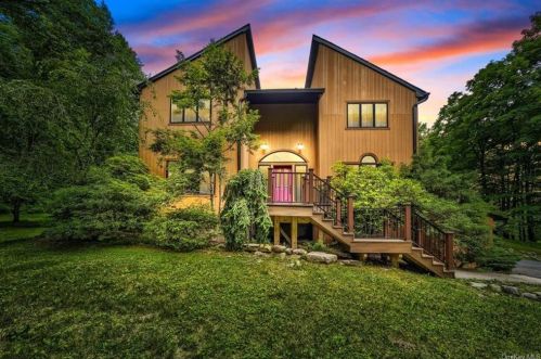 53 Stony Acres Trl, Salisbury Mills, NY 12577-5428