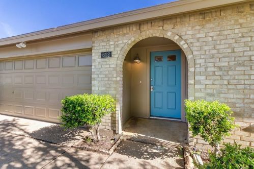 612 Bocowood Cir, Euless, TX 76039-2331