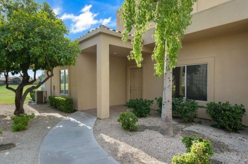 8 Oak Tree Dr, Rancho Mirage CA  92270-1612 exterior