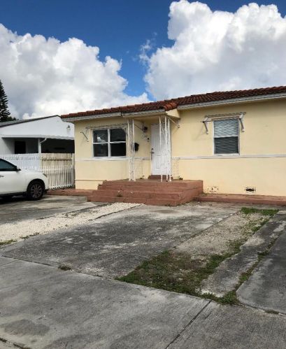 367 14th St, Hialeah, FL 33010-3547