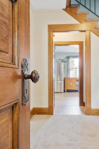 121 Ashland Ave, Green Bay, WI 54303-2816