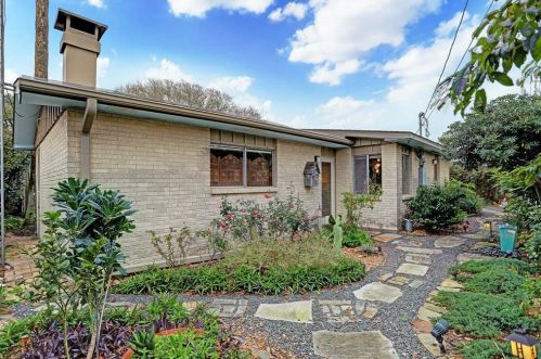 319 Barracuda Ave, Galveston TX 77550-3224 exterior