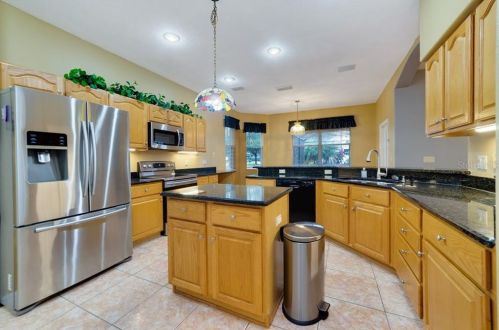 5208 Patricia Dr, Orlando FL 32819-7548 exterior