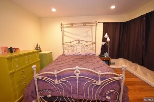 26 Elmwood Ter, Elmwood Park NJ  07407-1729 exterior