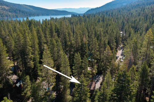 15805 Conifer Dr, Truckee CA exterior