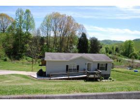 208 Woods Edge Dr, Blountville, TN 37617-3376