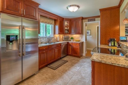 150 Manchester Ter, Springfield MA  01108-3413 exterior