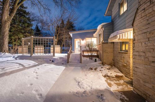 4144 Menomonee Riv Pkwy, Milwaukee WI 53222-1135 exterior