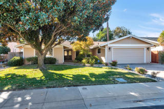 7029 Havenhurst Dr, Sacramento, CA 95831-3046