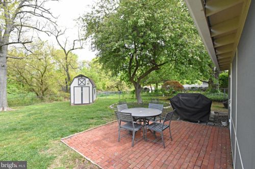 17 Glenview Dr, Riverton NJ  08077-2135 exterior