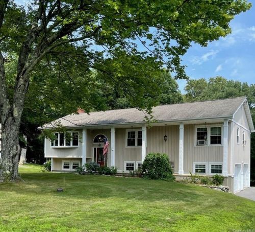 318 Lakeview St, Mahopac, NY 10541-3333