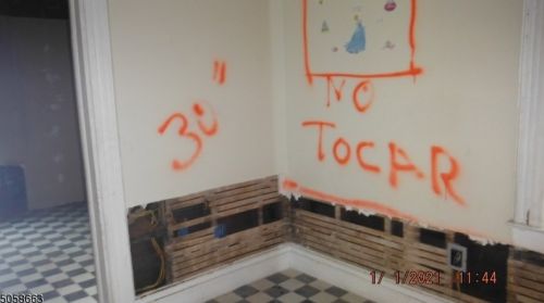 733 Summer Ave, Newark NJ  07104-2616 exterior