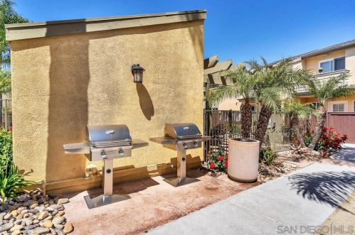 5404 Balboa Arms Dr, San Diego CA 92117-5014 exterior