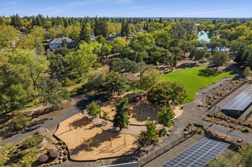 8 Alameda Park Cir, Chico CA 95928-4174 exterior