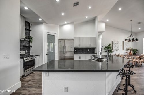 6434 12 St, Phoenix AZ 85086-4804 exterior