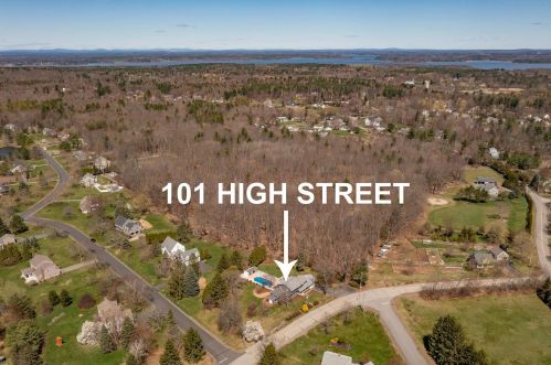 101 High St, Stratham NH  03885-2273 exterior