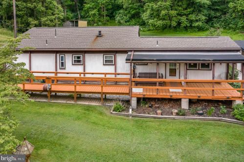 212 Stonehouse Rd, Carlisle PA  17015-9429 exterior