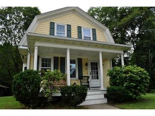 39 Breakneck Hill Rd, Lincoln, RI 02865-3926