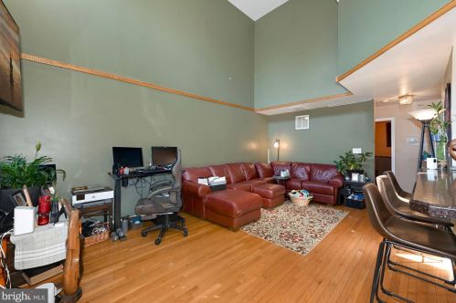 10 Birmingham Dr, Columbus NJ  08022-2342 exterior