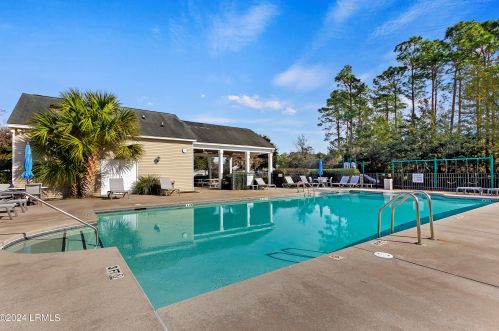 4 Lakeside Dr, Bluffton SC  29910-8015 exterior