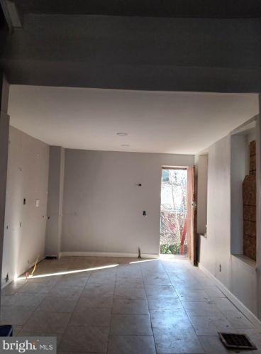 2453 15th St, Philadelphia, PA 19132-4437