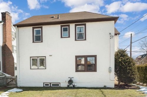 390 Lexington Ave, White Plains NY  10606-2501 exterior