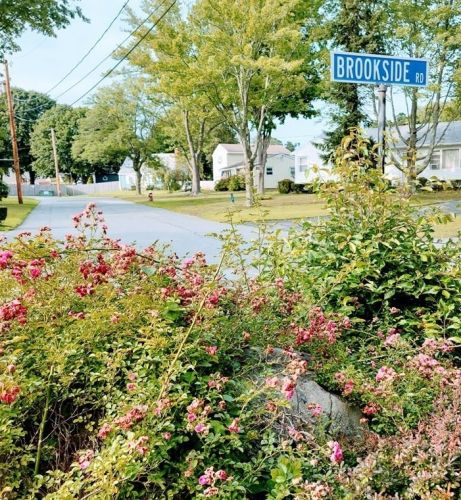 37 Brookside Rd, Fall River, MA 02726-3402