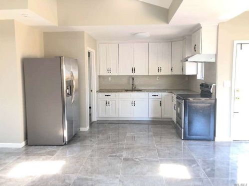 1 Eisenhower Rd, South Setauket, NY 11720-3027