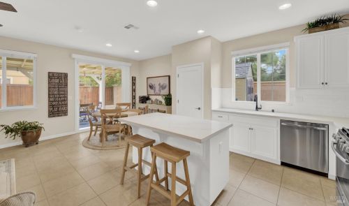 8001 Finchley Ct, Vacaville CA  95687-8253 exterior