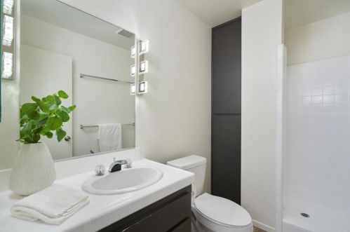 757 Rocking Horse Rd, Vista CA  92081-6740 exterior