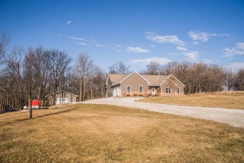 21854 Hambsch Ln, Glenwood, IA 51534-5323
