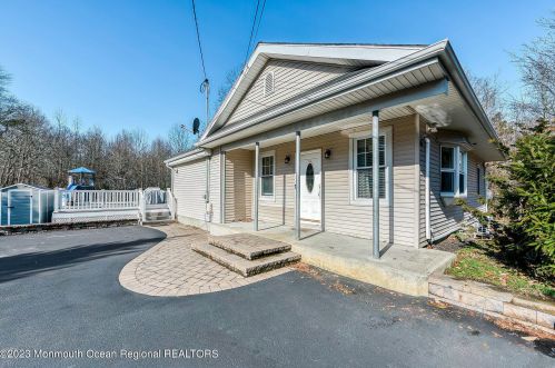 62 Siloam Rd, East Freehold, NJ 07728-8604