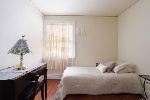 30 Second Ave, New Rochelle NY  10803-1418 exterior