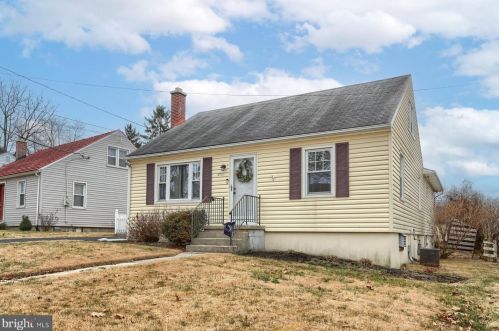 8111 Chambers Hill Rd, Harrisburg, PA 17111-5413