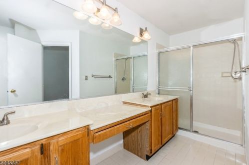 13 Birchwood Rd, Bedminster NJ  07921-1901 exterior