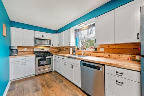 402 Cedar St, Jeannette PA  15644-2522 exterior