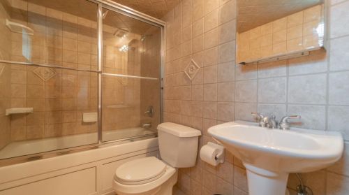 140 Elmwood Pl, Crown Point IN  46307-4324 exterior